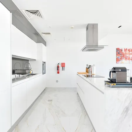 Luxury 2 Bedroom Beachfront Apt W Stunning Sea View Dubai Exterior photo