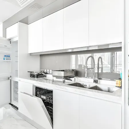 Luxury 2 Bedroom Beachfront Apt W Stunning Sea View Dubai Exterior photo