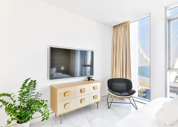 Luxury 2 Bedroom Beachfront Apt W Stunning Sea View