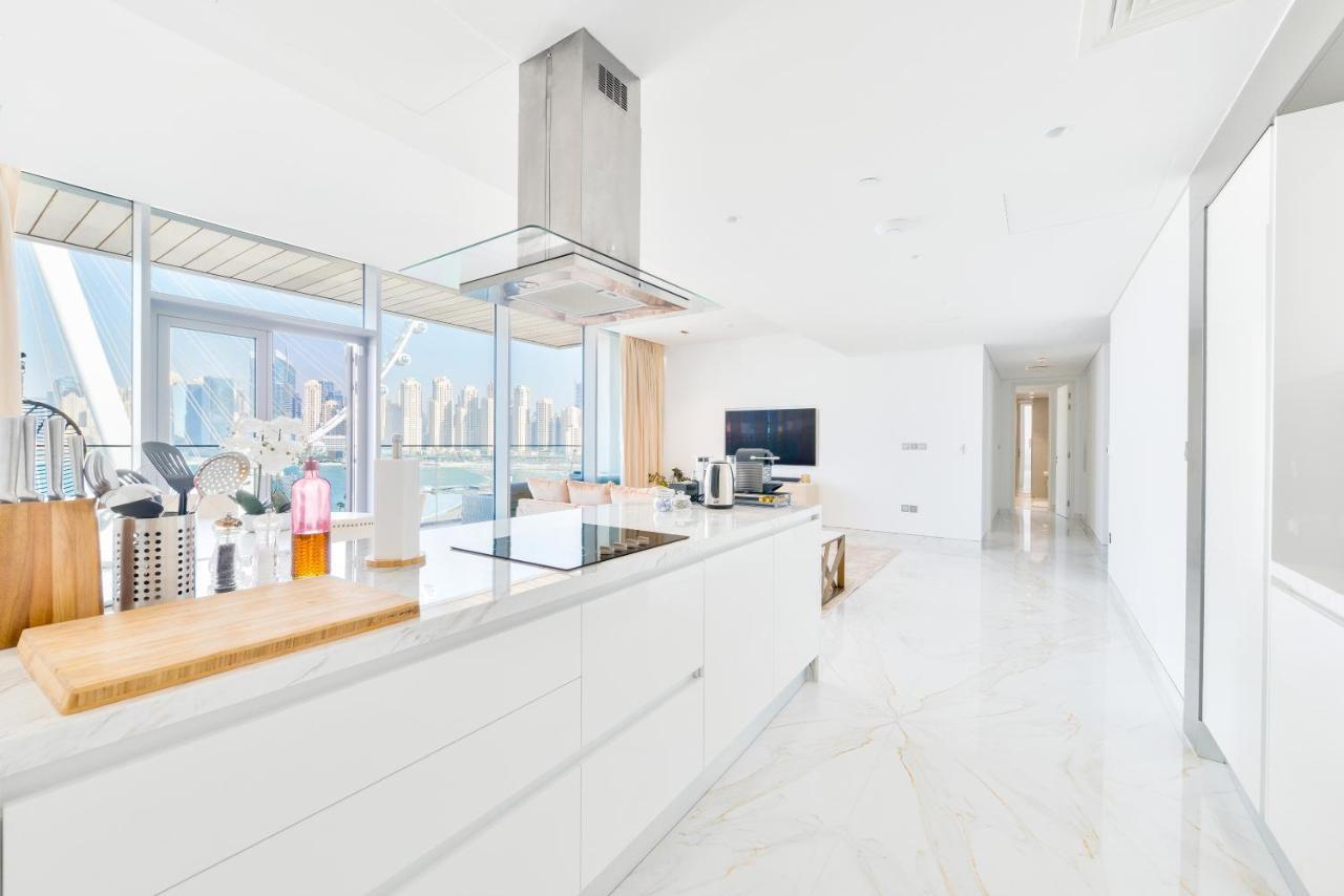 Luxury 2 Bedroom Beachfront W Stunning Sea View Dubai