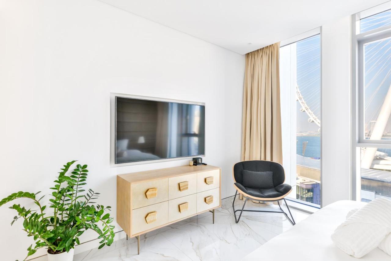 Luxury 2 Bedroom Beachfront W Stunning Sea View *